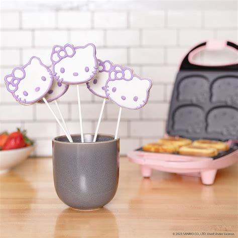 Buy Uncanny Brands Hello Kitty Cake Pop Maker - Makes 4 Hello Kitty ...