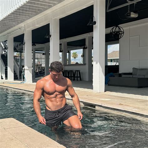 Chase Calvit | New @alphalete fall collection is live ‼️👇🏼 At checkout ...