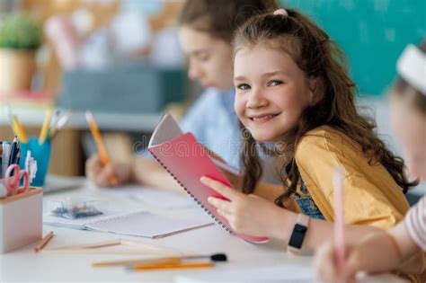 Kids Learning Class 的图像结果