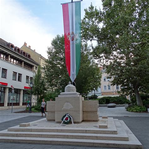 SZENT ISTVAN KIRALY MUZEUM - ORSZAGZASZLO TERI EPULET. (2026) All You ...