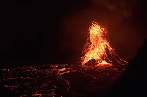 Kīlauea Volcano Erupts on Hawaii’s Big Island Putting On a Fiery ...