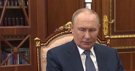 Putin's Bookcase: Kremlin Is Passing Off Old Footage As New, RFE/RL Finds