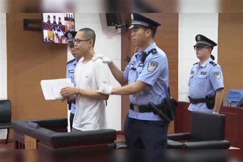 吴谢宇案二审维持死刑原判，旁听人员：他听到判决后很呆，没说一句话