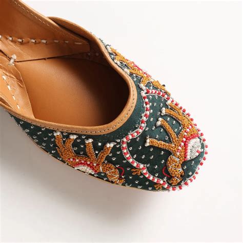 DESERT WALK GREEN MOJARI – Pomcha Jaipur