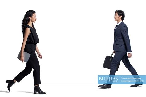 Business Person Walking 的图像结果