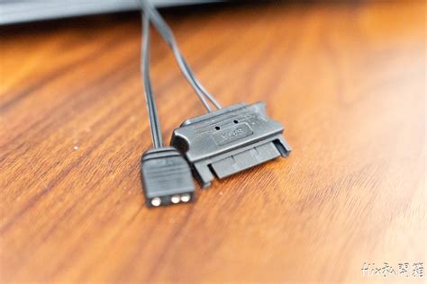 [開箱] 全透視覺享受 COUGAR FV150 RGB海景機殼 - Mobile01