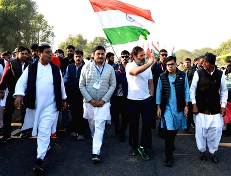 Dausa: Congress leader Rahul Gandhi with members and supporters