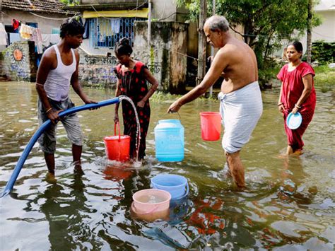 River Ganges burst its banks - West Bengal: Floods worsen condition for ...