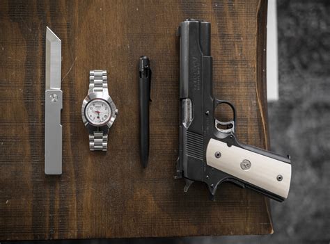 Everyday Carry Gear 2023 Breakdown | What You Should Carry In Your EDC - DailyCarryCo - Everyday ...
