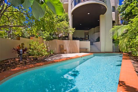 Beach Luxury: Ocean Views & Pool | Niche Holidays Noosa