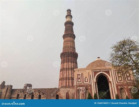 Qutub Minar with Alai Darwaza. Delhi India Editorial Stock Photo - Image of last, five: 166674653 - who built qutub minar in delhi