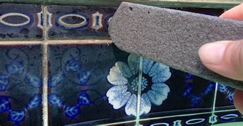 How to Clean Pool Tile Build Up 的图像结果