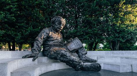 Albert Einstein Memorial: Washington DC Guide & Photos