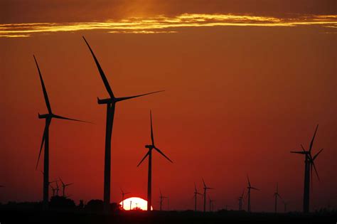 Chasing net-zero emissions, BP to acquire Indiana wind farm