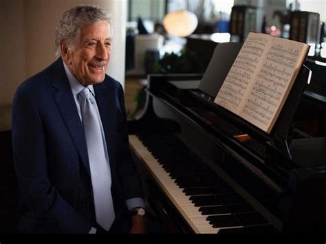 Legendary singer Tony Bennett retires from performing