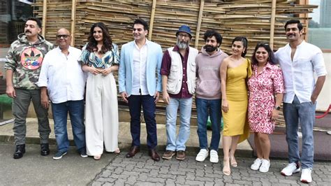 Arbaaz Khan, Raveena Tandon, Satish Kaushik, Manav Vij, Chandan Roy ...