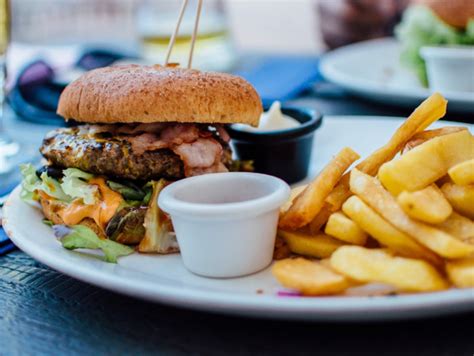 This is why it is so difficult to quit junk food, according to a study ...