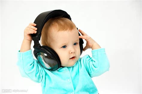 听音乐的儿童摄影图__儿童幼儿_人物图库_摄影图库_昵图网nipic.com