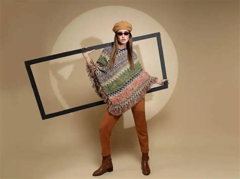 Green Abstract print V-Neck Acrylic Poncho