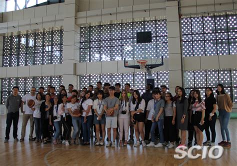 外国留学生走进青海高校 一场不出家门的国际交流活动