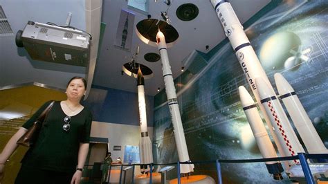 天舟三号携带女性用品进入中国空间站，曝中国2025登月，新型921载人登月火箭即将亮相（2021）@laofangDDD - YouTube