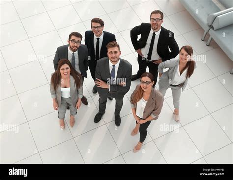 Business People Standing 的图像结果