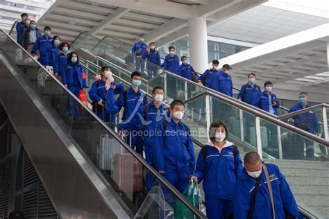 湖北襄阳520名务工人员乘高铁专列赴山东烟台返岗-人民图片网