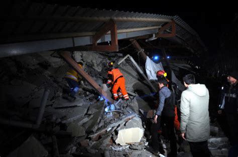 土耳其5.7级地震致3人死亡21栋房屋倒塌(图)_新闻中心_新浪网