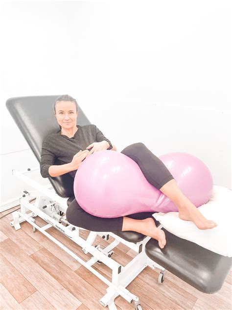 GIVE BIRTH WITH BALLS - Peanut balls for labour and birth — Resolution ...