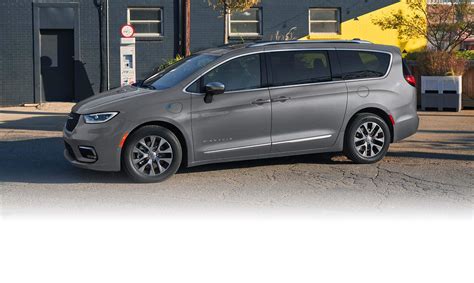 2025 Chrysler Pacifica Plug-In Hybrid Minivan