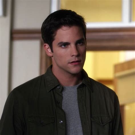 noel kahn | Noel kahn, Pretty little liars, Aesthetic guys