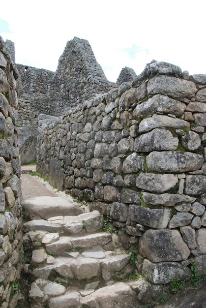 Primitive Technology Building Stone Steps 的图像结果