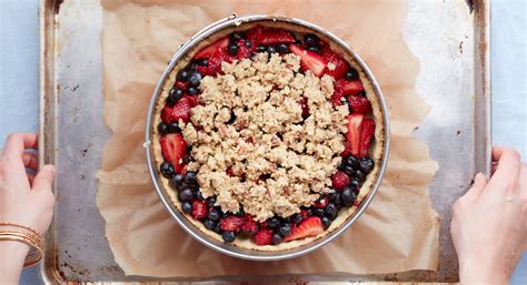 Paleo Berry Crumble Pie Recipe | Thrive Market