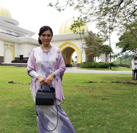 Personaliti TV Terkenal Pang Chinn Fei Dikurnia Darjah Ahli Mangku ...