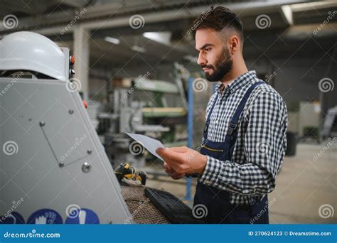 The Machine Operator Peeping Another Machine Operator Working 的图像结果