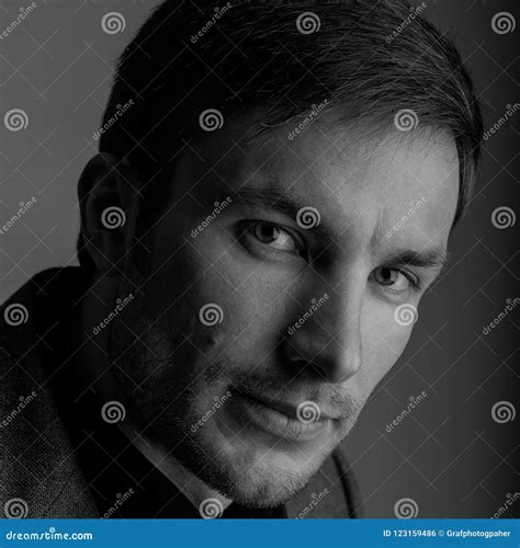 Serious Portrait Businessman 的图像结果