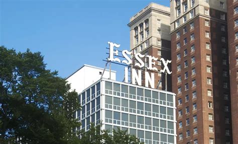 Chicago's Essex Inn in Chicago} | Groupon Getaways