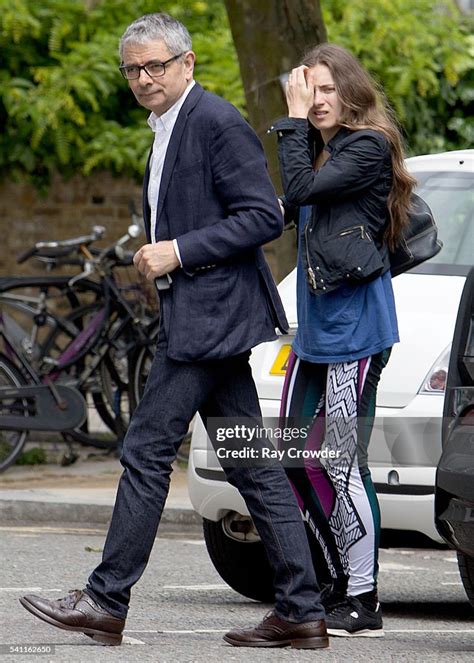 Rowan Atkinson Daughter Lily 的图像结果