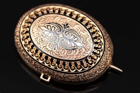 ratisbon's | Golden Biedermeier brooch | DISCOVER GENUINE MILITARIA ...