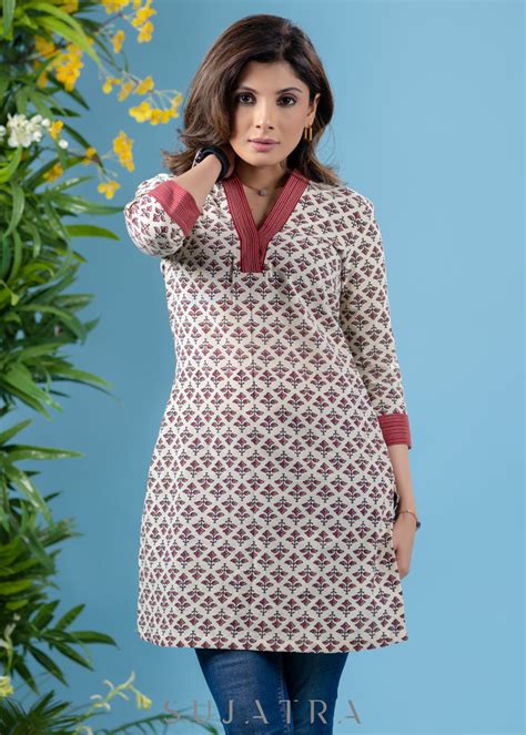 Elegant white cotton printed tunic – Sujatra