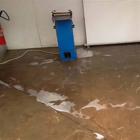 How to Degrease a Floor 的图像结果