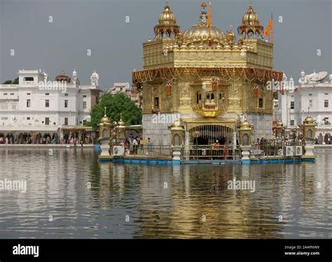 Golden temple india hi-res stock photography and images - Alamy