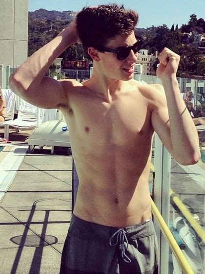 Shawn Mendes Weight, Height and Body Measurements - Celebrity Bra Size ...