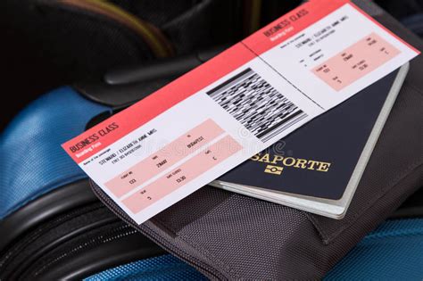 飞机票、护照和行李 库存图片. 图片 包括有 - 40059097