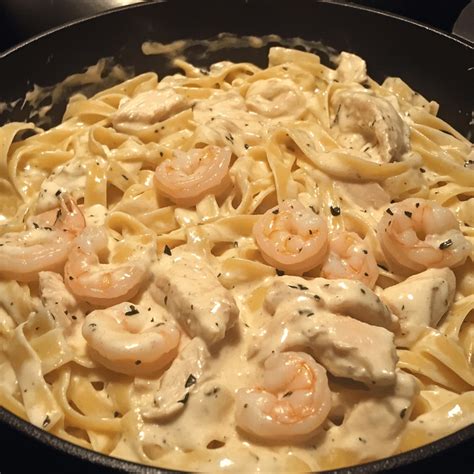 Chicken and Shrimp Alfredo Pasta – A Dreamy Dinner Idea