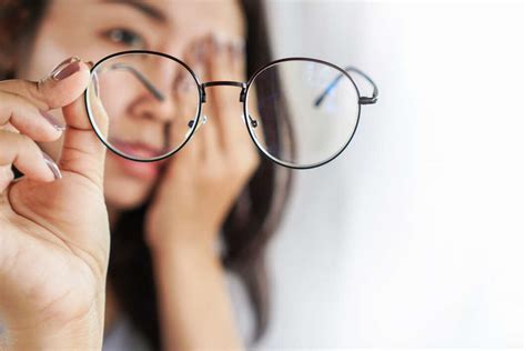 Blurred Vision: Symptoms, Causes, Risk Factors & Treatment