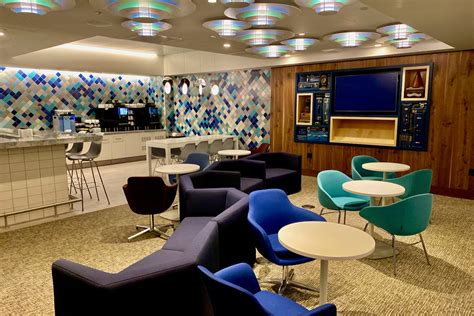 Centurion Lounge Lax