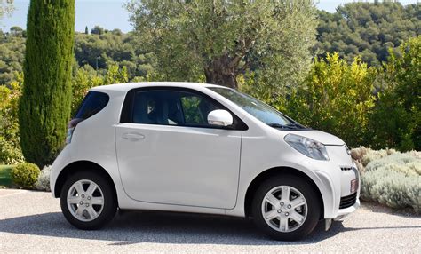 Toyota iQ (2008) - picture 5 of 10