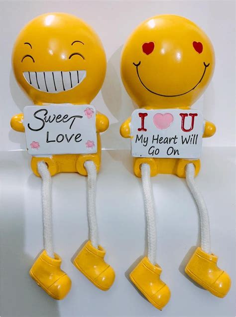 Valentine Day :: Couple emoji statue
