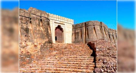Chittorgarh Fort | Sigtseeing In Chittorgarh | TimesTravel
